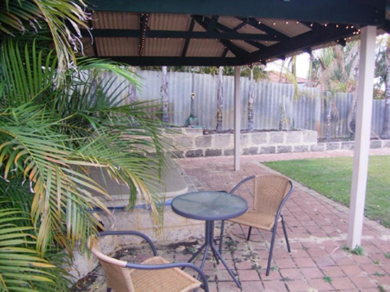 4 Pinedale Gardens, Ballajura WA 6066