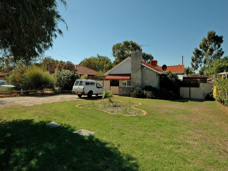 15 Altone Road, Lockridge WA 6054