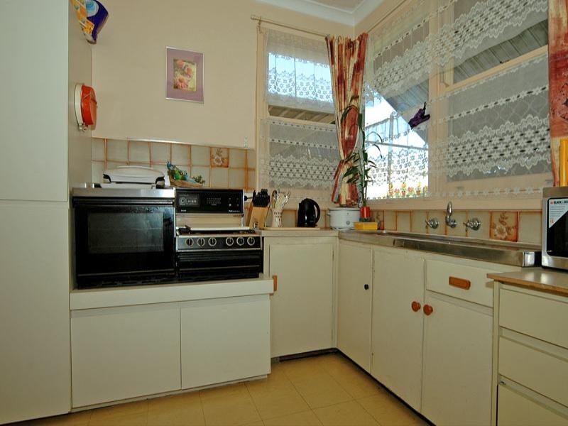 15 Altone Road, Lockridge WA 6054