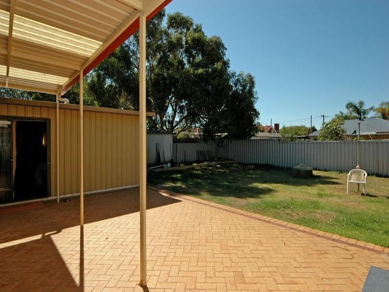 15 Altone Road, Lockridge WA 6054