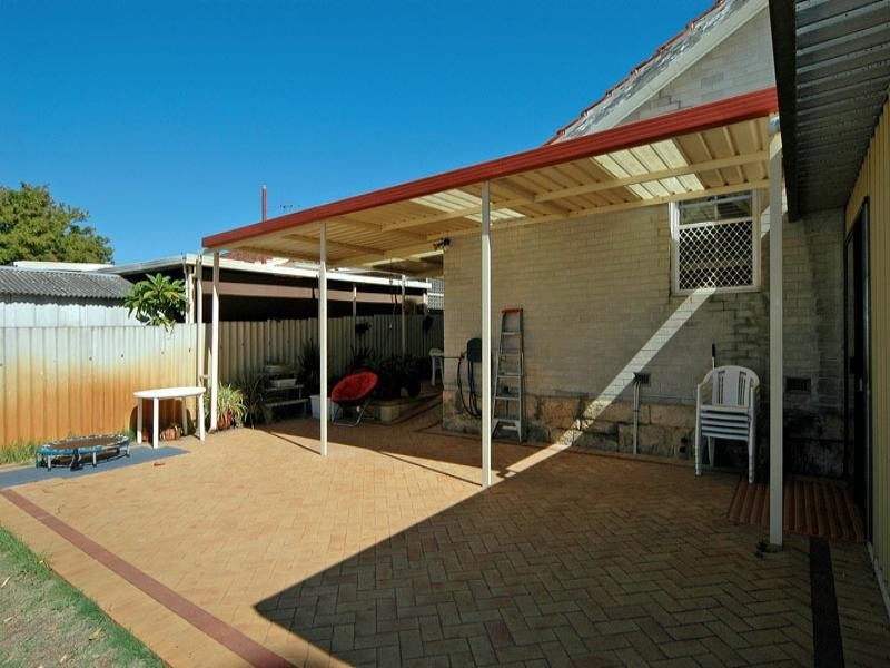 15 Altone Road, Lockridge WA 6054