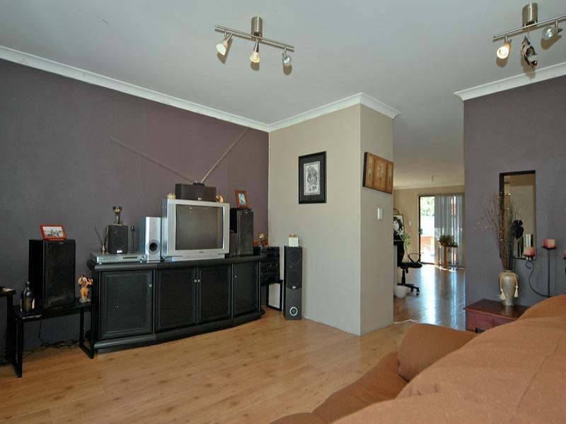 9 Blanc Close, Caversham WA 6055