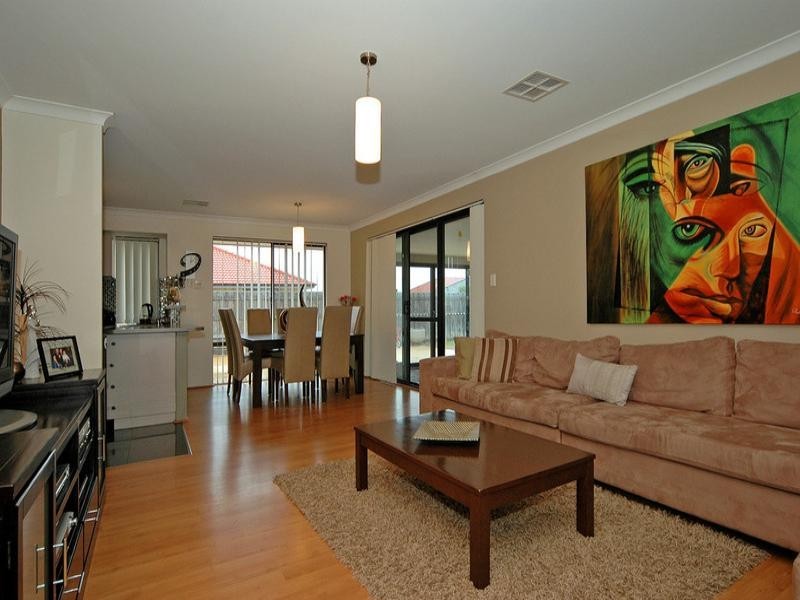 8 Delmage Circle, Ellenbrook WA 6069