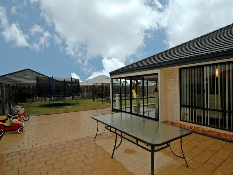 8 Delmage Circle, Ellenbrook WA 6069