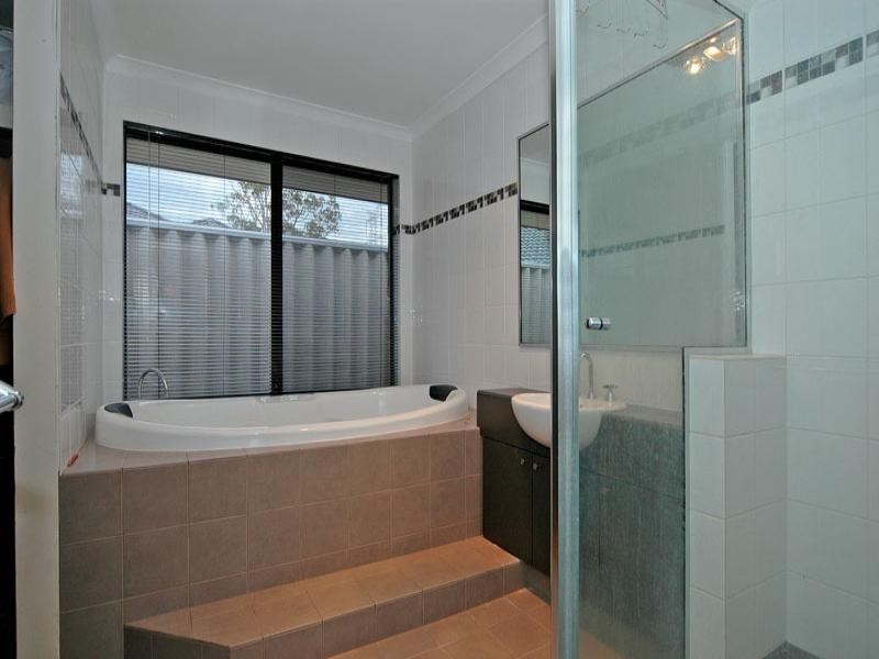 1 Wintergreene Drive, Beechboro WA 6063