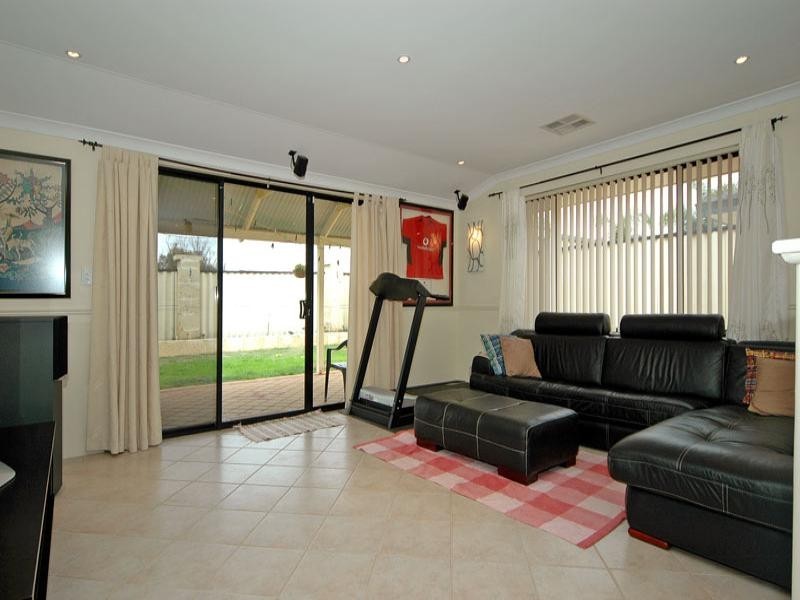 323 Bennett Springs Drive, Beechboro WA 6063