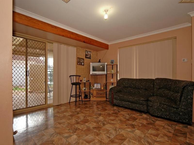 62 Rhine Crescent, Beechboro WA 6063