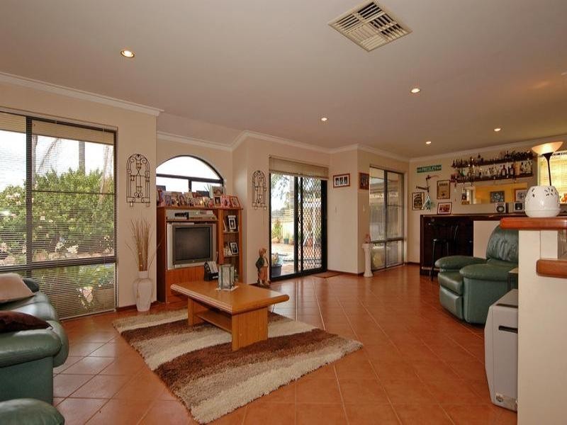 9 Gloves Place, Beechboro WA 6063