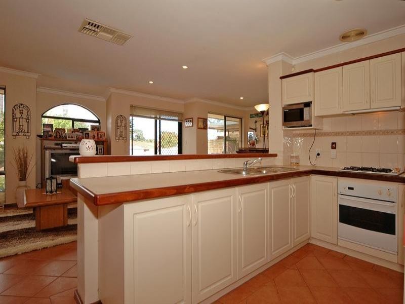 9 Gloves Place, Beechboro WA 6063