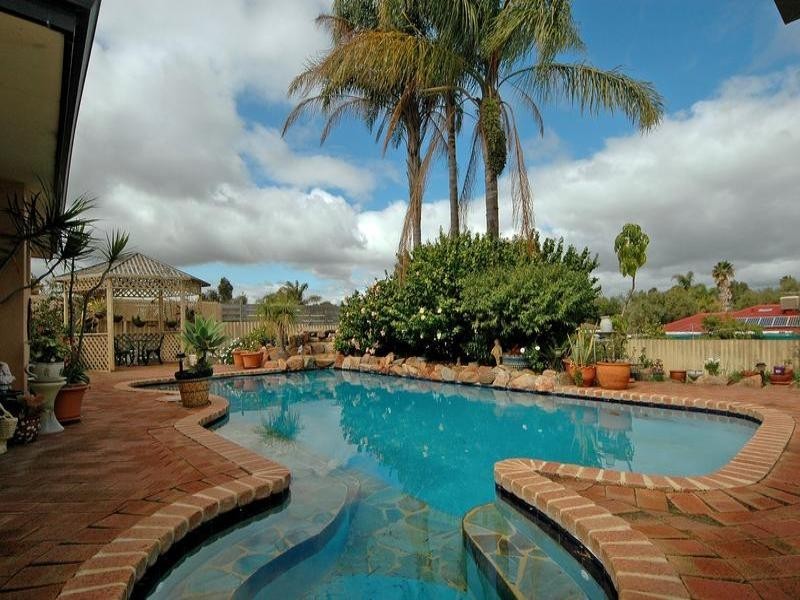 9 Gloves Place, Beechboro WA 6063