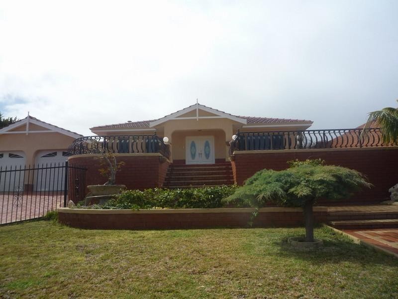 12 Sheringham Retreat, Currambine WA 6028