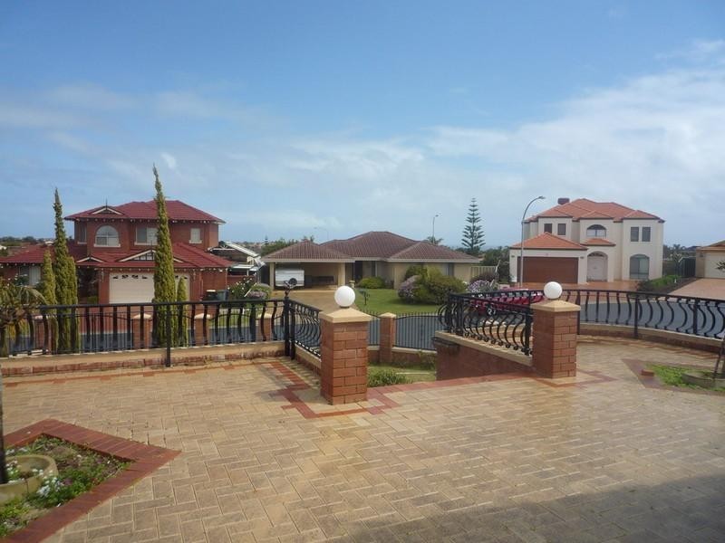 12 Sheringham Retreat, Currambine WA 6028