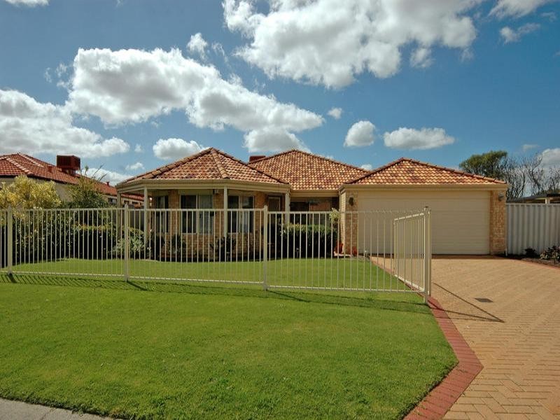 6 Pyrenees Court, Caversham WA 6055