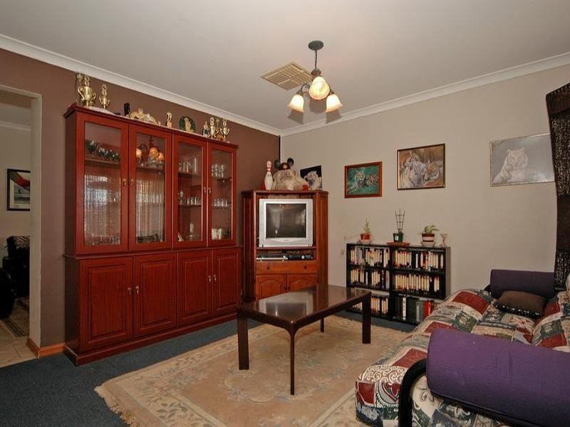 6 Pyrenees Court, Caversham WA 6055