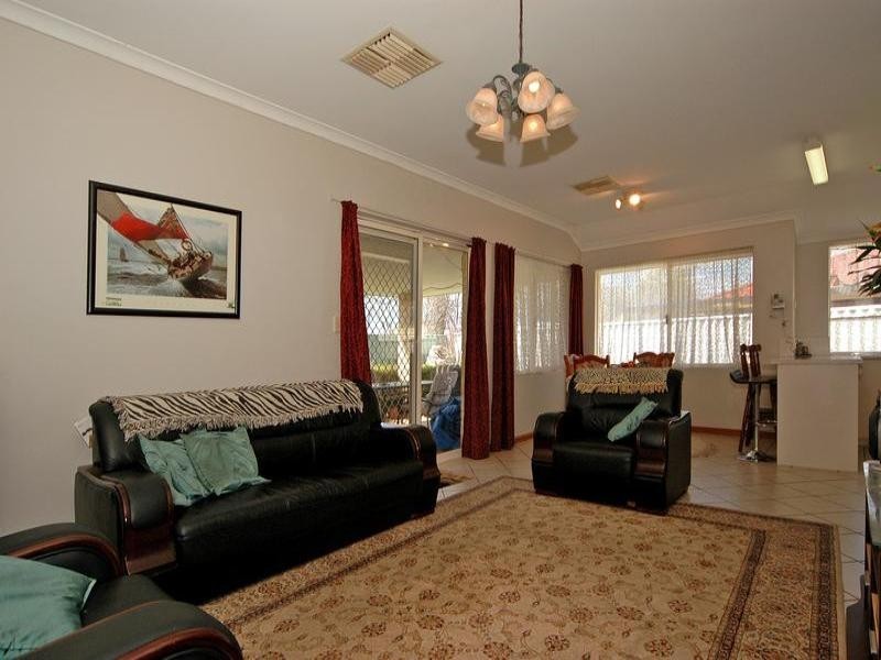 6 Pyrenees Court, Caversham WA 6055
