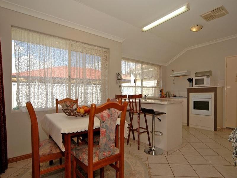 6 Pyrenees Court, Caversham WA 6055
