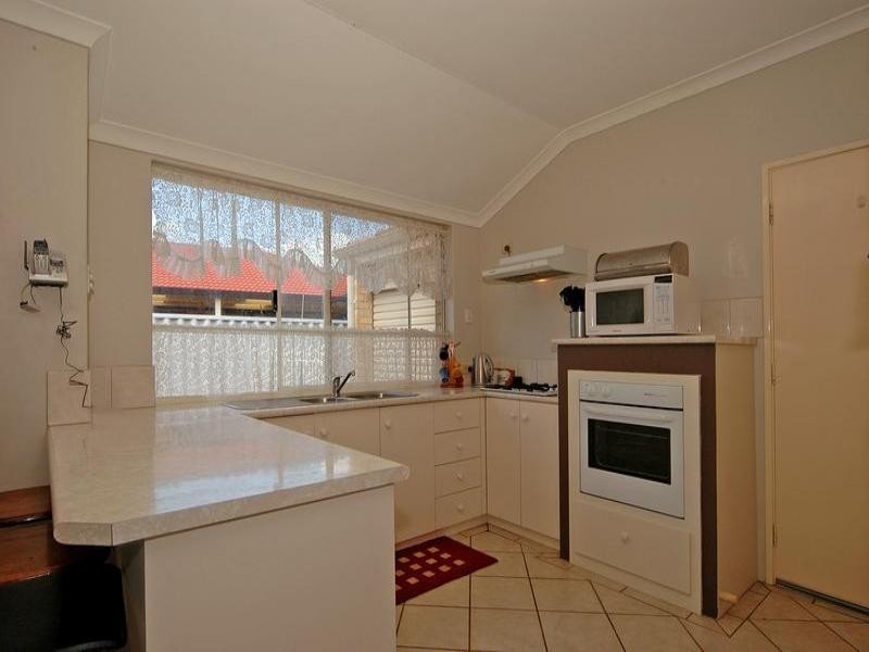 6 Pyrenees Court, Caversham WA 6055