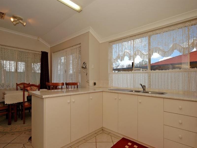 6 Pyrenees Court, Caversham WA 6055