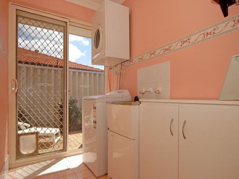 6 Pyrenees Court, Caversham WA 6055