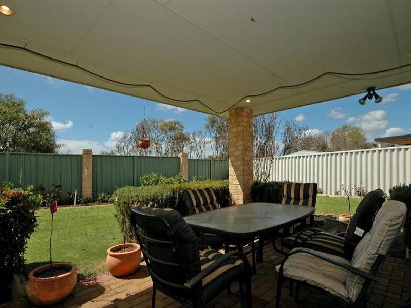6 Pyrenees Court, Caversham WA 6055