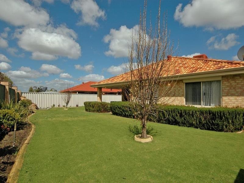 6 Pyrenees Court, Caversham WA 6055