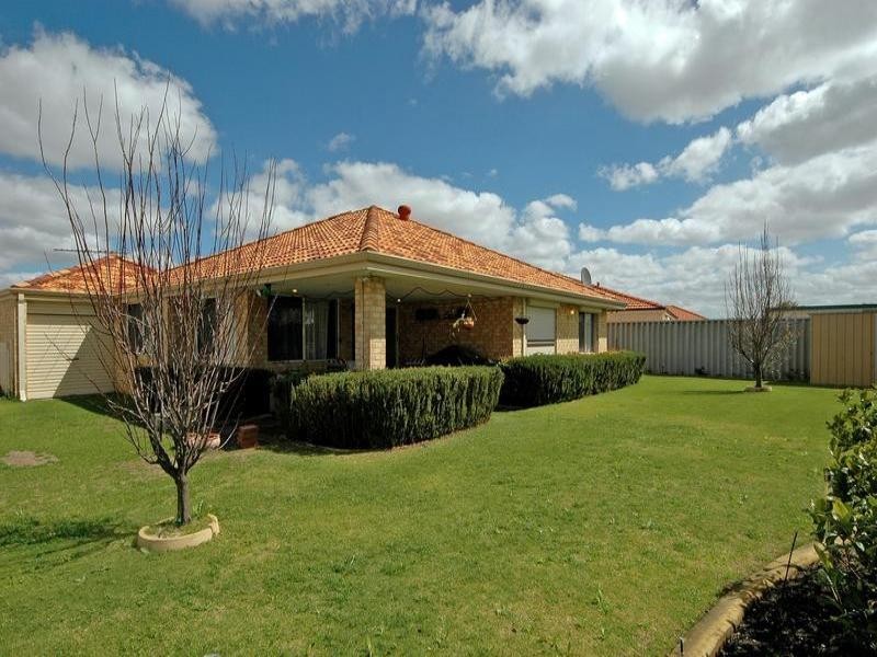 6 Pyrenees Court, Caversham WA 6055