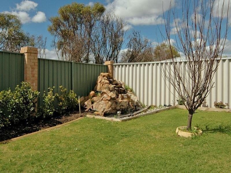 6 Pyrenees Court, Caversham WA 6055