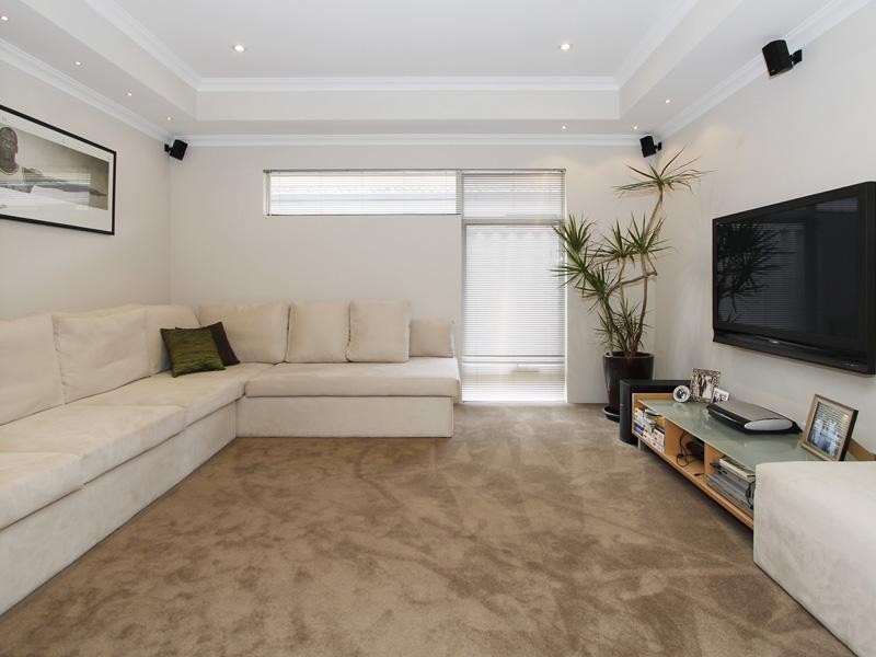 19b Coonawarra Drive, Caversham WA 6055