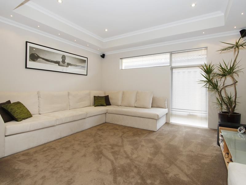 19b Coonawarra Drive, Caversham WA 6055