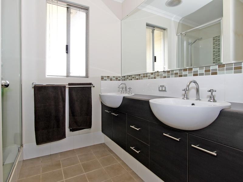 19b Coonawarra Drive, Caversham WA 6055