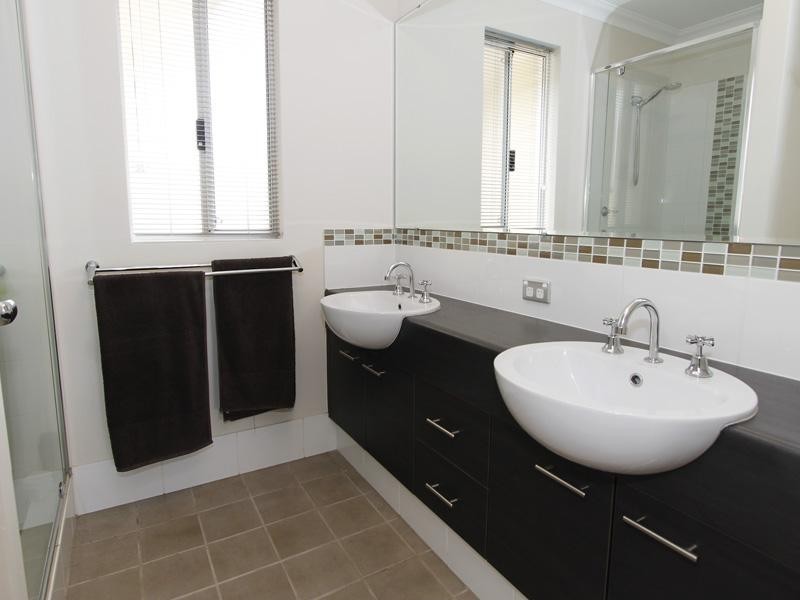 19b Coonawarra Drive, Caversham WA 6055