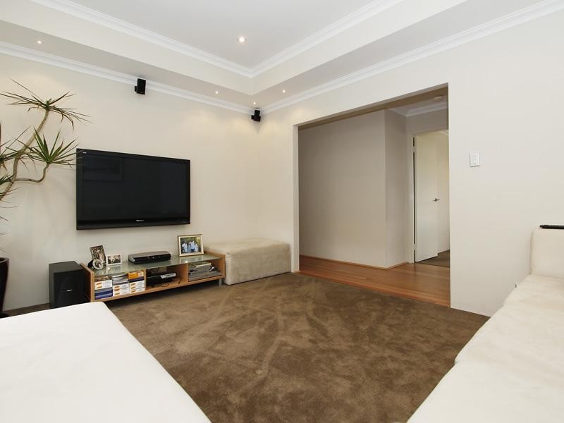 19b Coonawarra Drive, Caversham WA 6055