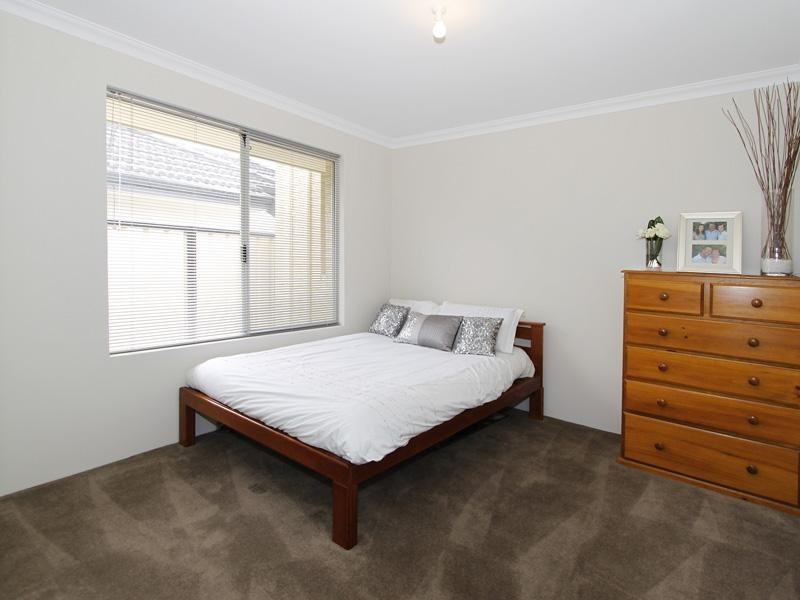 19b Coonawarra Drive, Caversham WA 6055