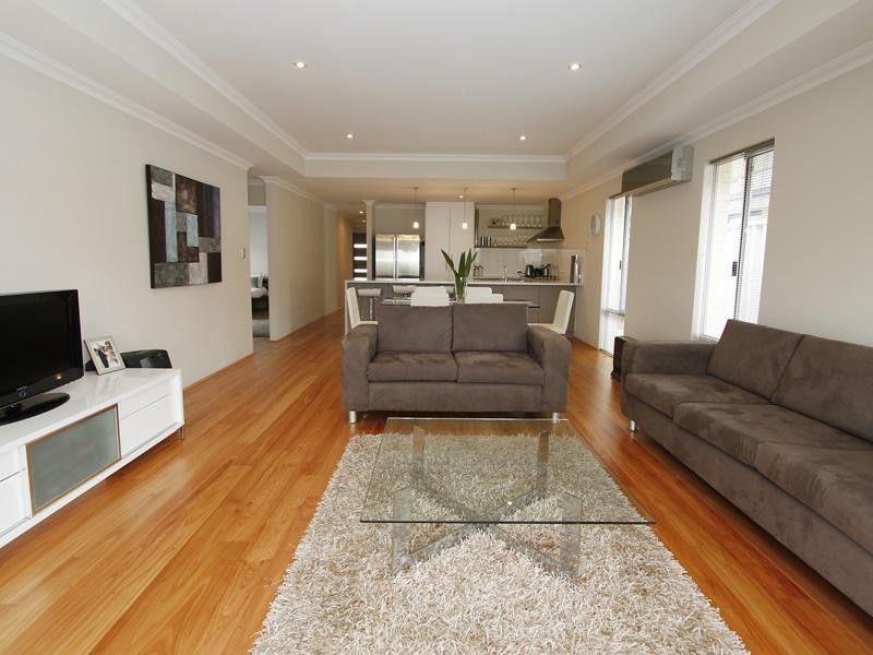 19b Coonawarra Drive, Caversham WA 6055