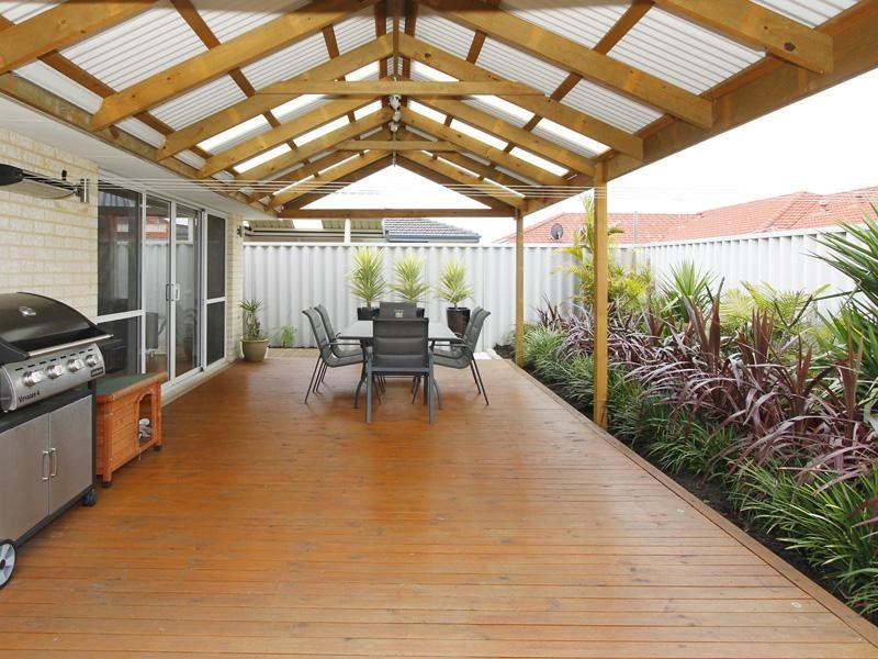 19b Coonawarra Drive, Caversham WA 6055