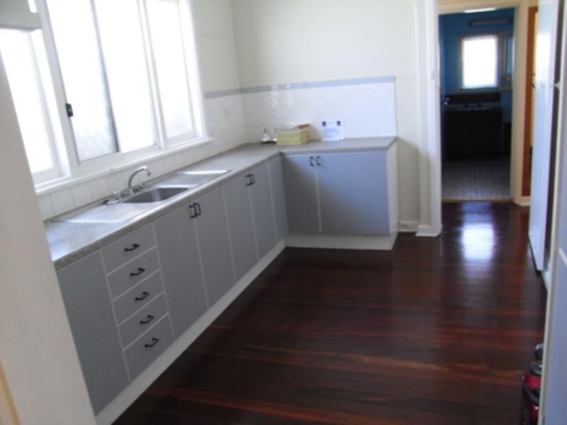 8 Cantlebury Road, Bayswater WA 6053