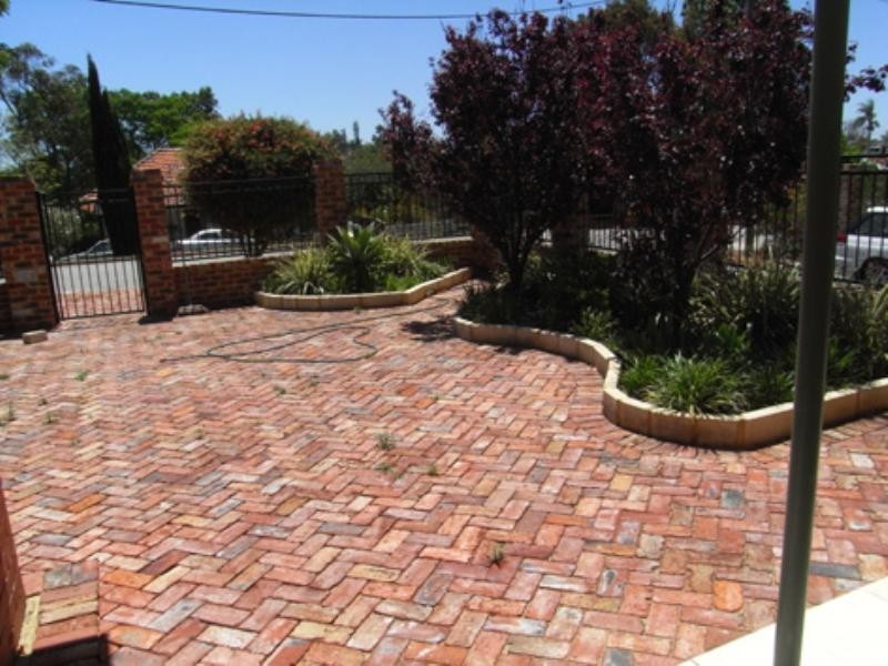 8 Cantlebury Road, Bayswater WA 6053