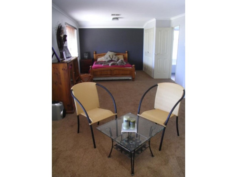 5 Cockatoo Chase, Beechboro WA 6063