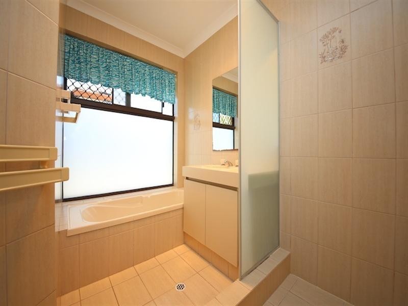 10 Loxleigh Gardens, Kiara WA 6054