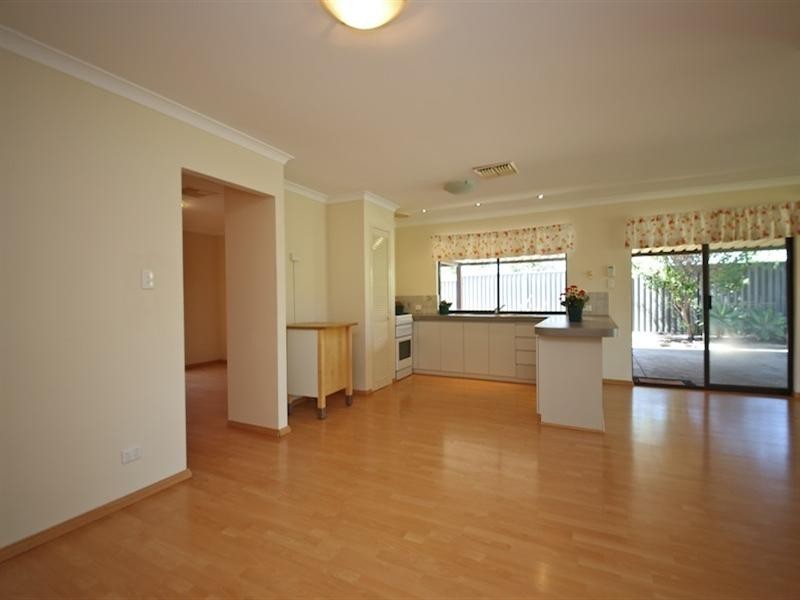 10 Loxleigh Gardens, Kiara WA 6054