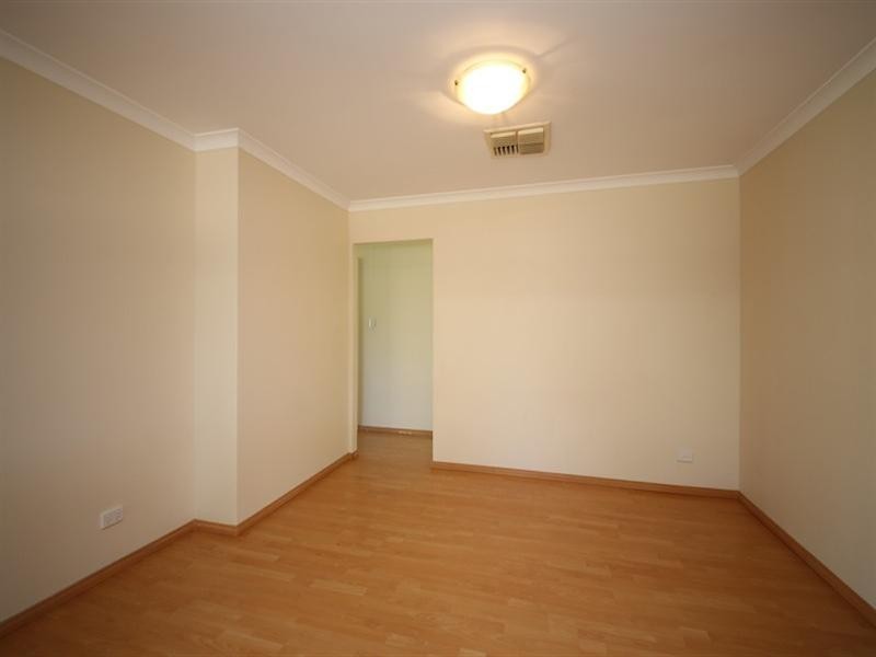 10 Loxleigh Gardens, Kiara WA 6054