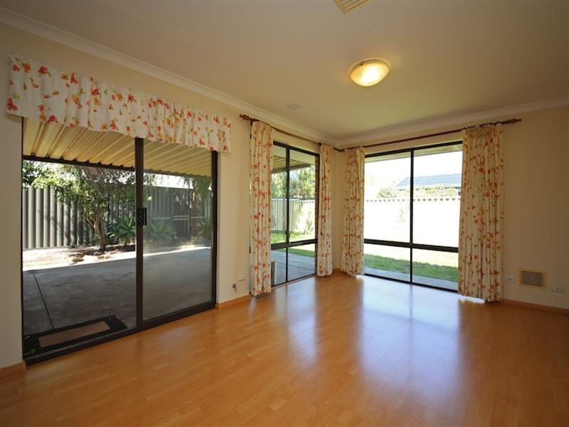 10 Loxleigh Gardens, Kiara WA 6054