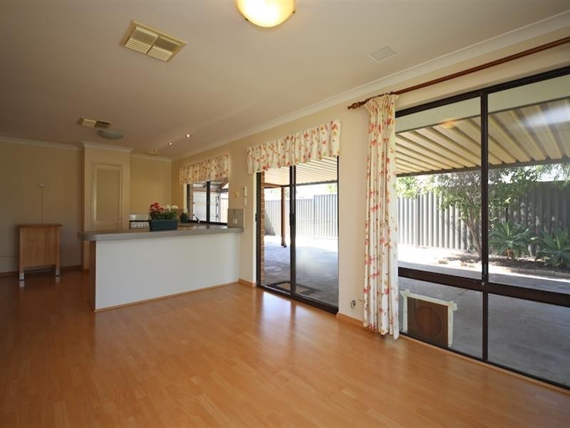 10 Loxleigh Gardens, Kiara WA 6054