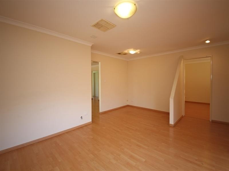 10 Loxleigh Gardens, Kiara WA 6054