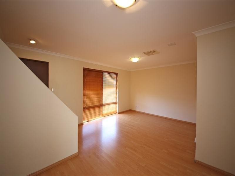 10 Loxleigh Gardens, Kiara WA 6054