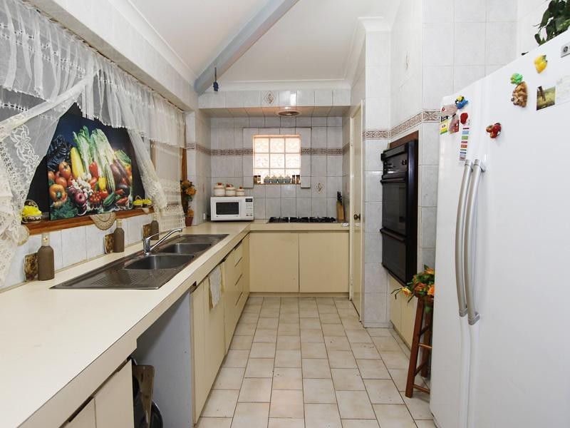 44 Parkview Drive, Ballajura WA 6066