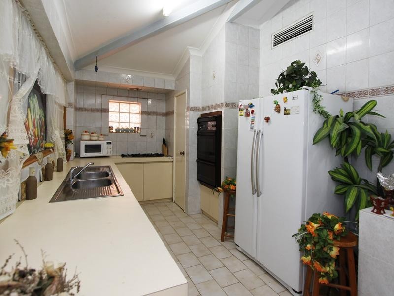 44 Parkview Drive, Ballajura WA 6066