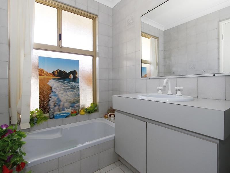 44 Parkview Drive, Ballajura WA 6066