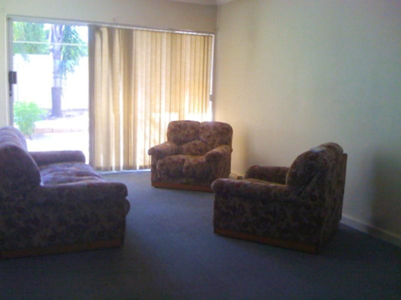 1/307 Wharf Street, Queens Park WA 6107