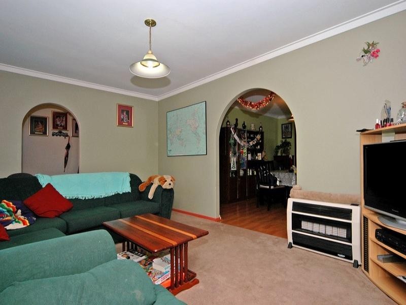 10 Walkington Way, Eden Hill WA 6054